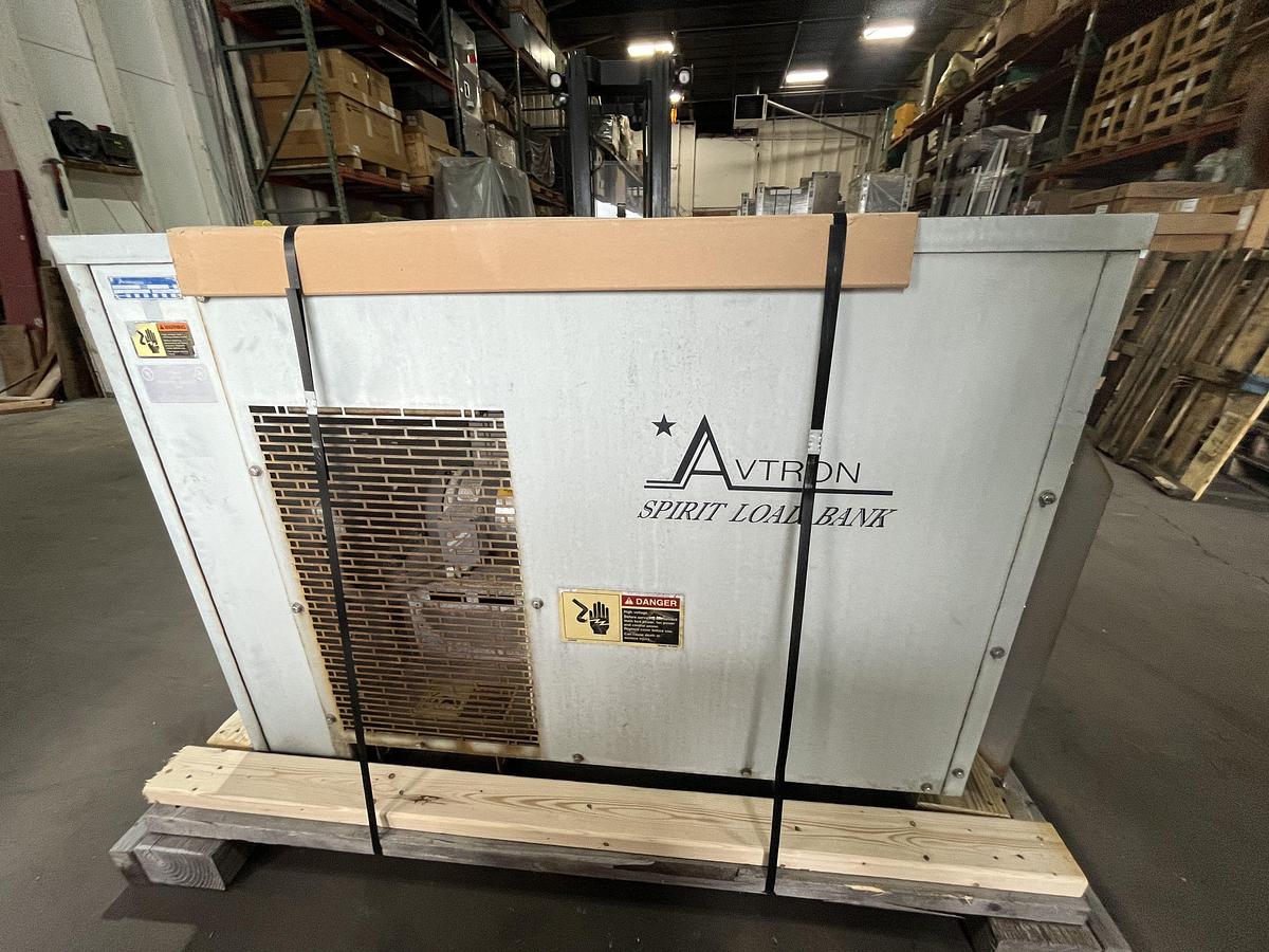 Used Used 150kw 480V 3PH Avtron LSH150 / D34087-3 Outdoor Resistive Load Bank w/ Control