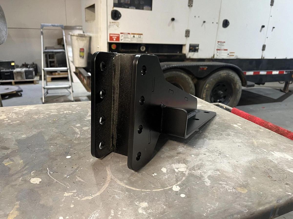Used Hitch Mounting Plate for Cummins / MMDI Trailers - P/N: A053P590