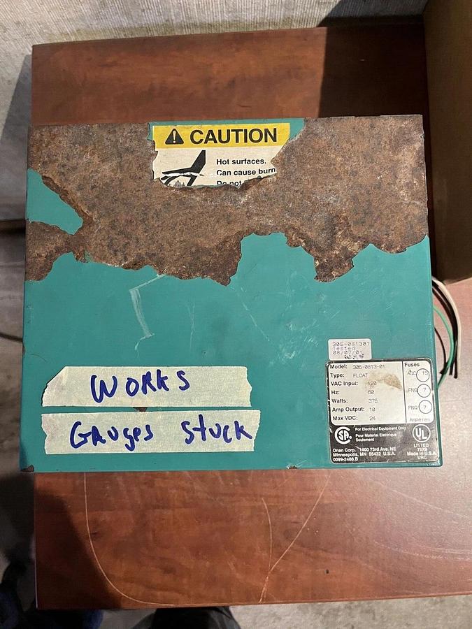 Used Used Cummins 24V Battery Float Charger P/N: 305-0813-01 (Gauges Stuck)