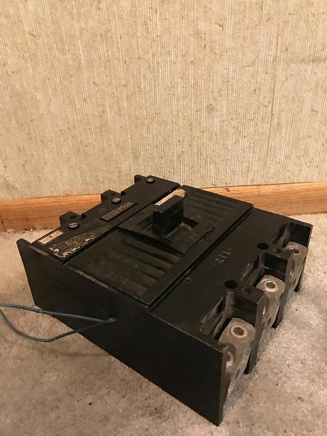 Used 450 Amp General Electric Circuit Breaker | 3 Pole, 60Hz