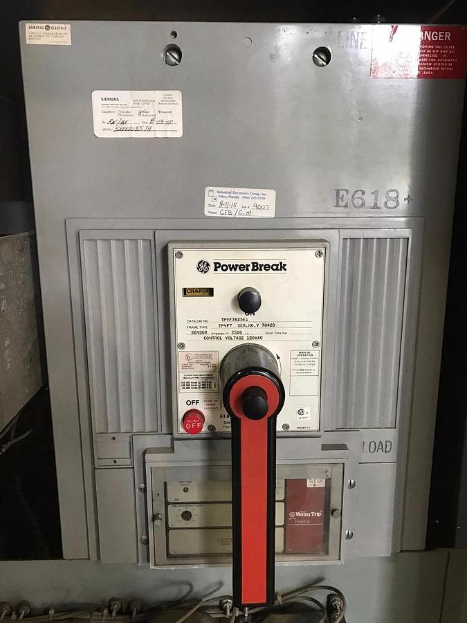 Used 2500 Amp General Electric Circuit Breaker w/ CAT Breaker Box Housing S/N: V78429