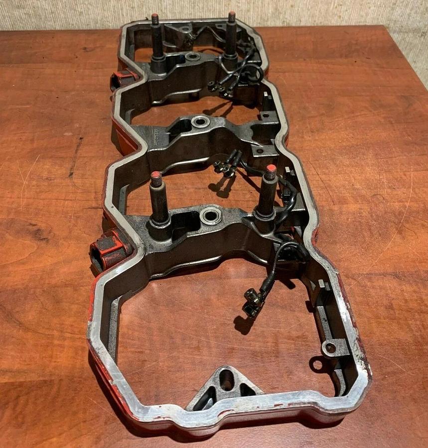 Used Used Genuine OEM Cummins QSB5 4.5L Rocker Lever Housing | P/N: 4938660