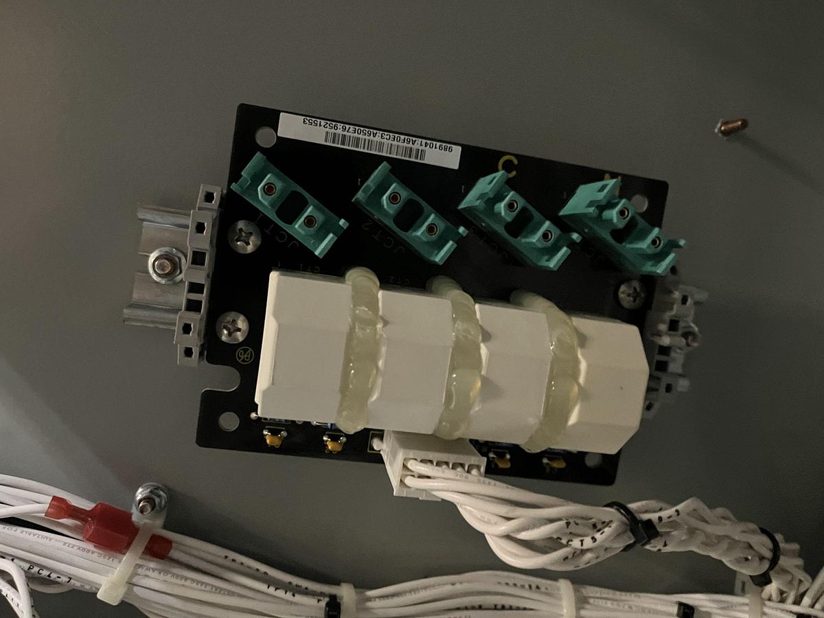 800 Amp 240VAC Cummins CXTD8 Spec. A Automatic Transfer Switch - S/N: F23M236180