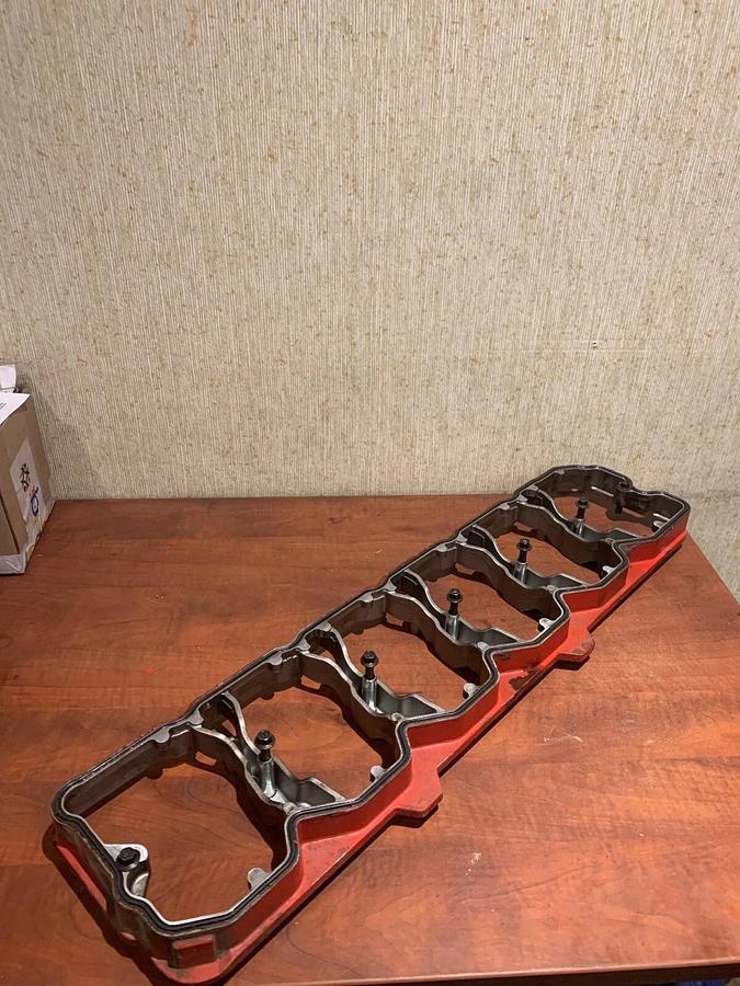 Used Used 2018 Genuine OEM Cummins ROCKER LEVER HOUSING Valve Cover | P/N: 3975944