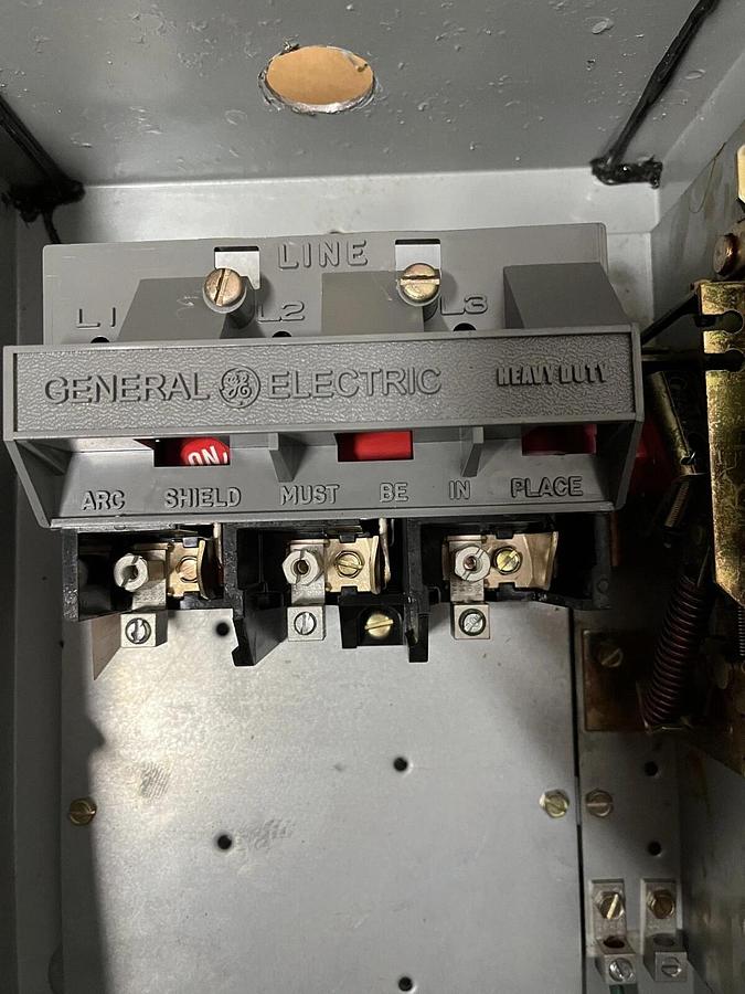 Used Used 30 Amp 600V GE Disconnect Switch - THN3361J Model 11