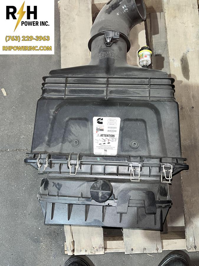 New Cummins Fleetguard AH55600 Direct Flow Air Cleaner | P/N: AH55600 / 5289929 (No Original Box)
