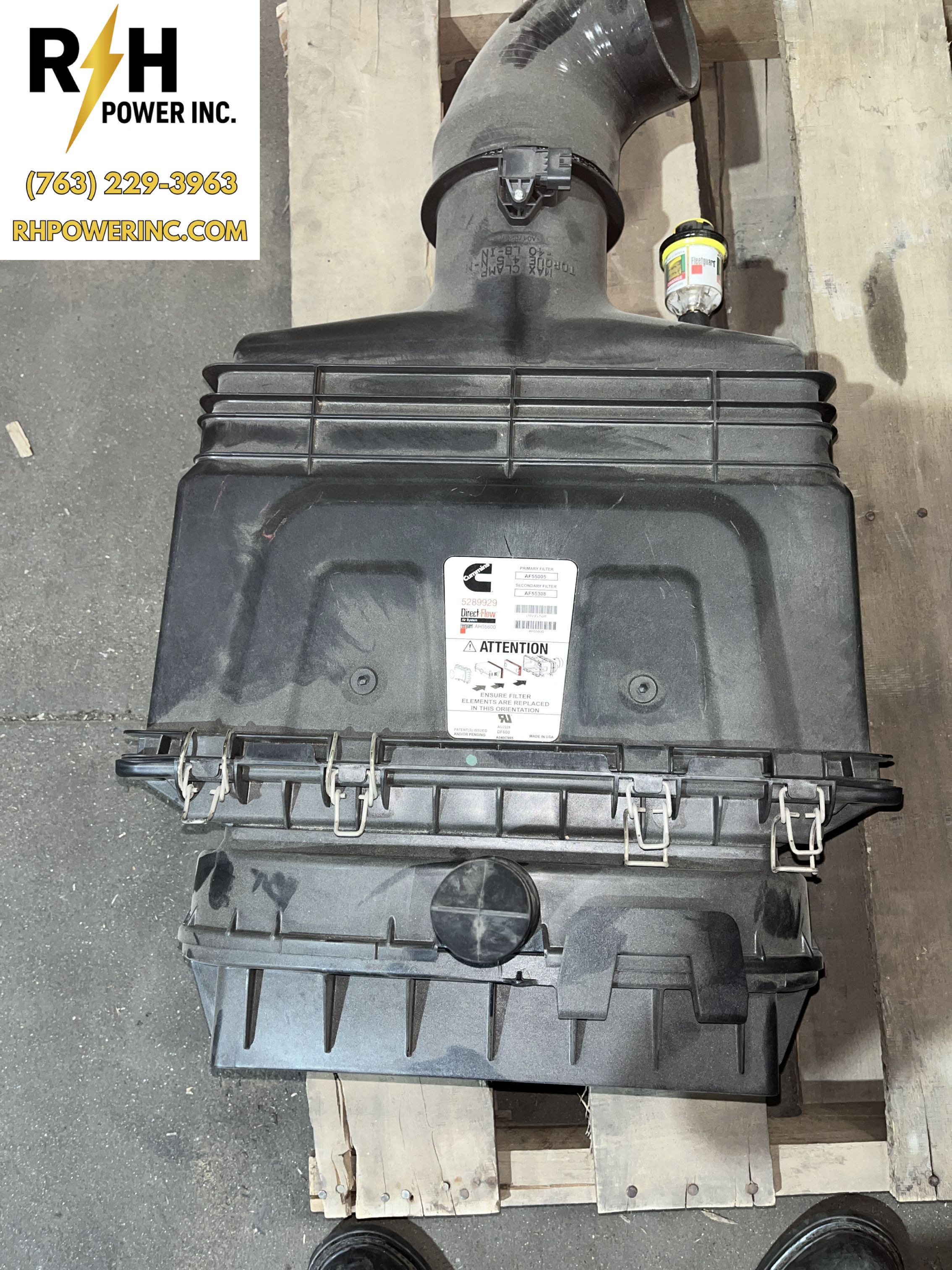 New Cummins Fleetguard AH55600 Direct Flow Air Cleaner | P/N: AH55600 / 5289929 (No Original Box)