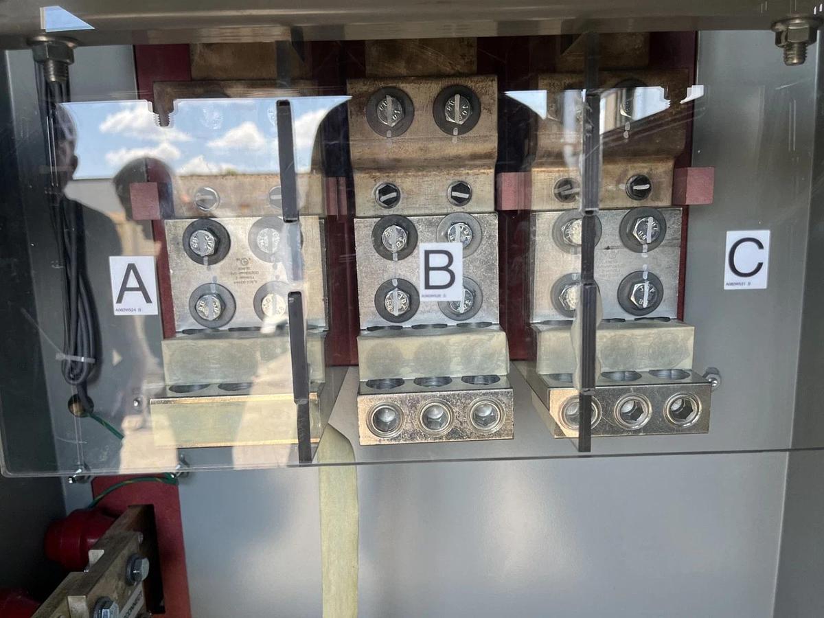 Used 1200 Amp Cummins CXRFSE Automatic Transfer Switch - S/N: C22M060521