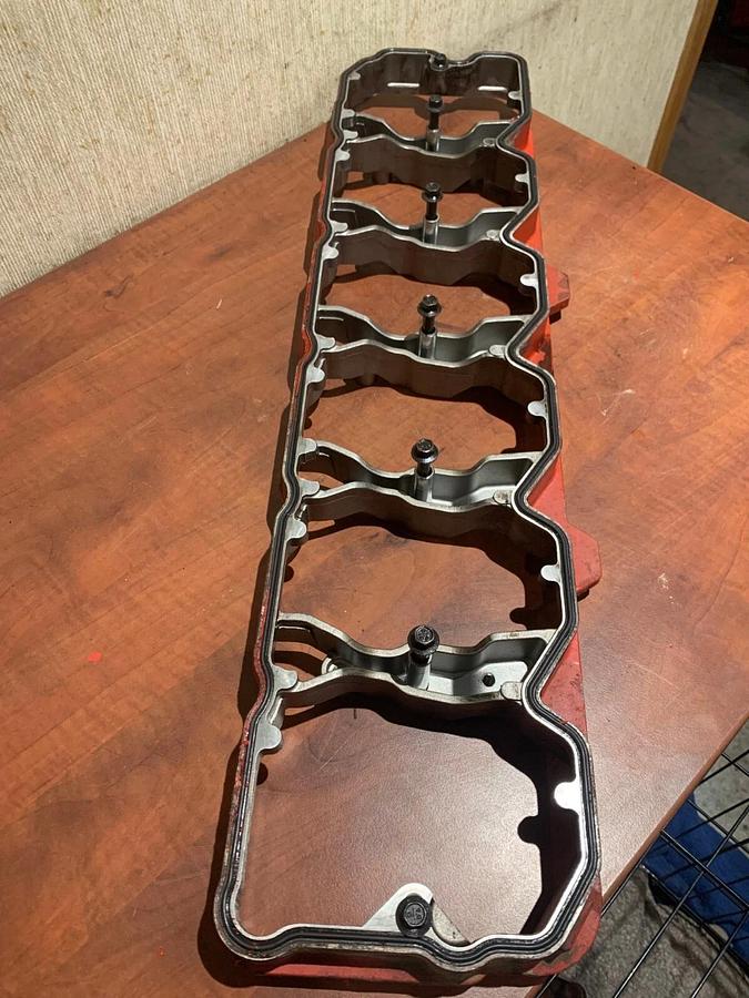 Used Used 2018 Genuine OEM Cummins ROCKER LEVER HOUSING Valve Cover | P/N: 3975944