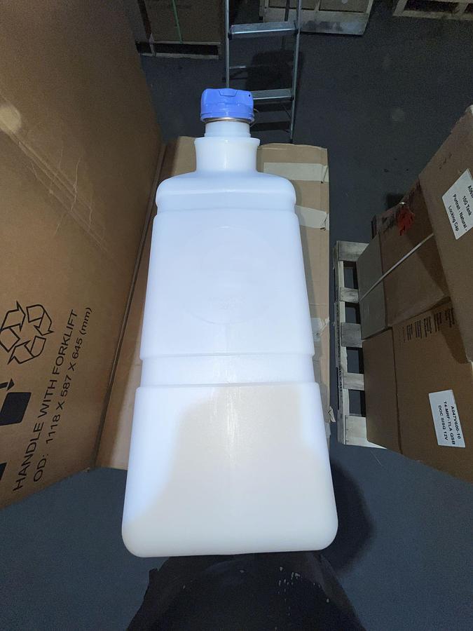 New Cummins 10 Gallon DEF Diesel Exhaust Fluid Tank - P/N: A065P852 / 5510549
