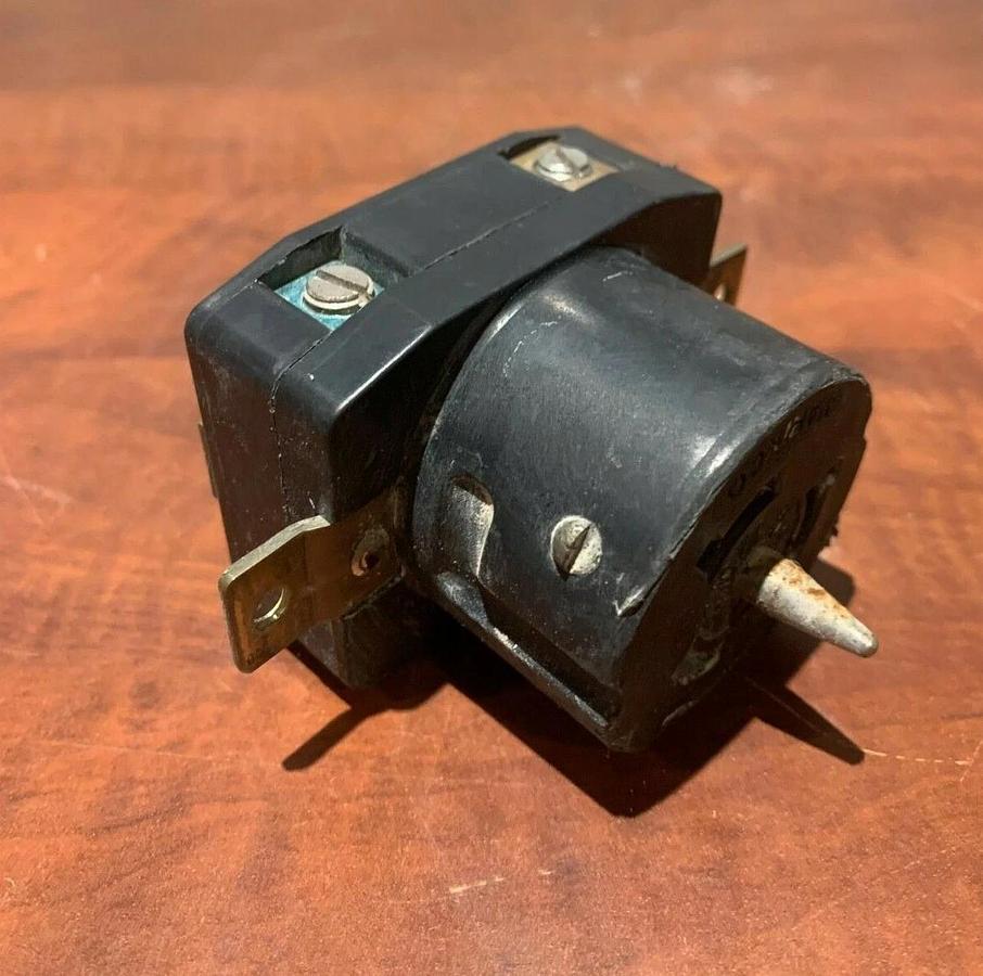Used Magnum Power Generac Twist Lock Receptacle 240V 50A MMG35FHD | P/N: 18089