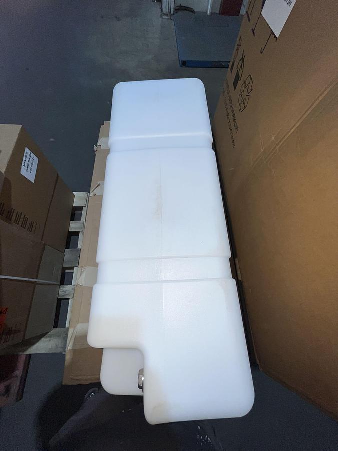 New Cummins 10 Gallon DEF Diesel Exhaust Fluid Tank - P/N: A065P852 / 5510549