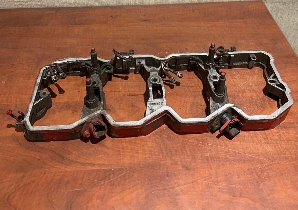 Used Genuine OEM Cummins QSB5 4.5L Rocker Lever Housing | P/N: 4938660