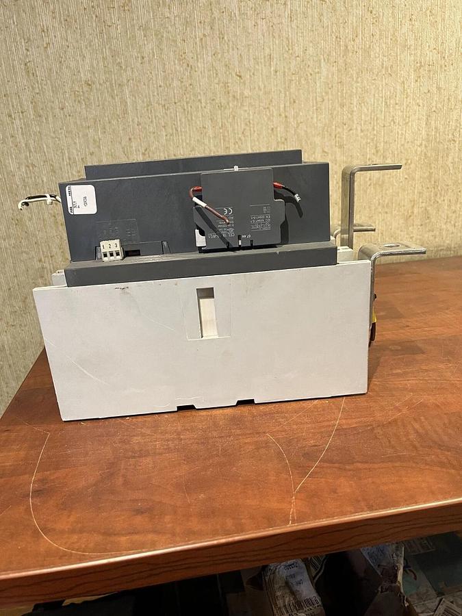 Used ABB AF400-30 Contactor - 550A 600 VAC - For Use with Design E Motor