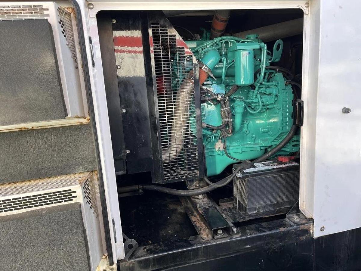 Used 100kw Cummins C100D6R Mobile Diesel Generator (New Cummins Engine!) - E150830816