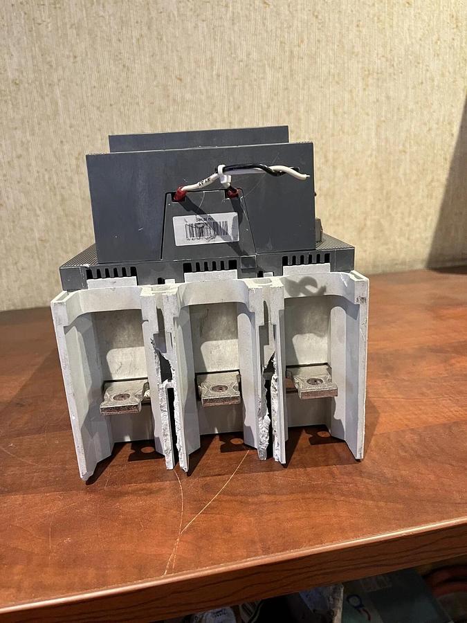 Used ABB AF400-30 Contactor - 550A 600 VAC - For Use with Design E Motor