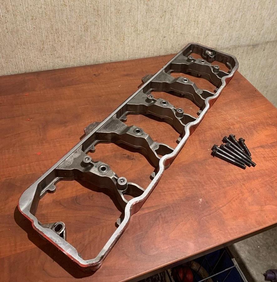 Used Used 2018 Genuine OEM Cummins ROCKER LEVER HOUSING Valve Cover | P/N: 3975944