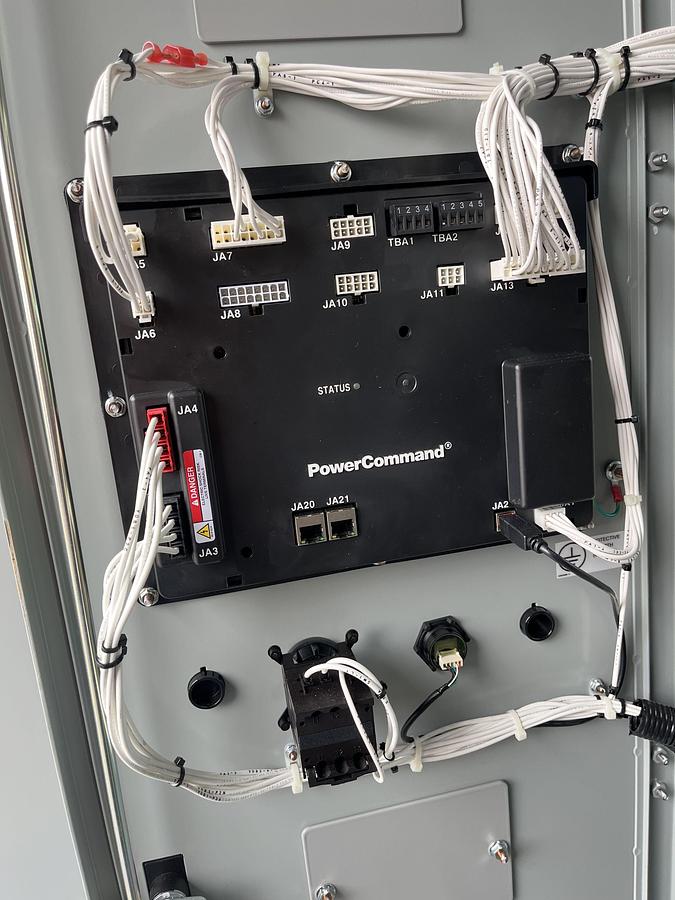 New 600 Amp 480VAC Cummins CXTCSE8 Spec. A Automatic Transfer Switch - S/N: B23M208374