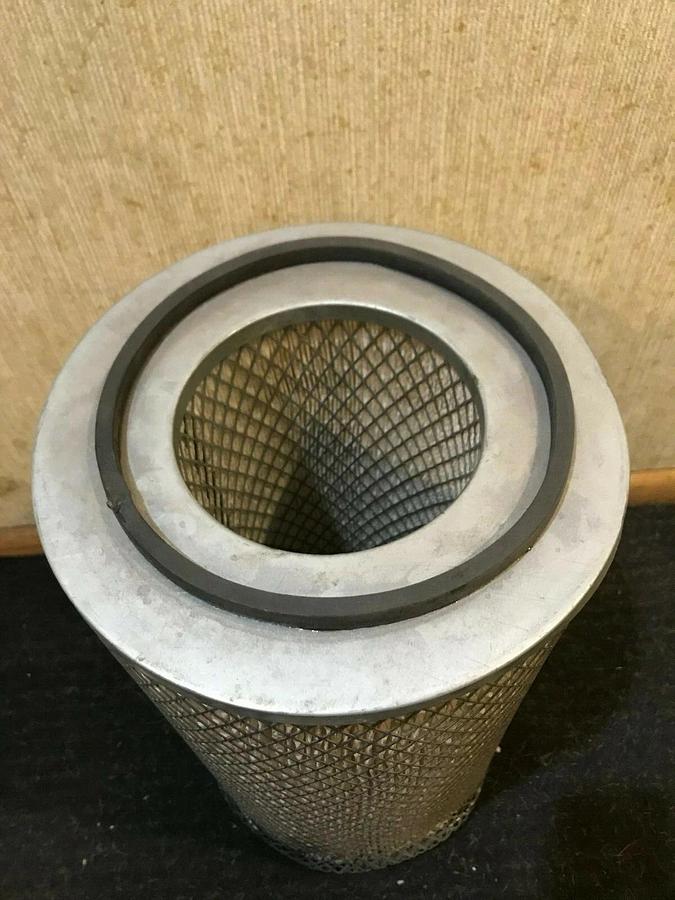 Fleetguard AF-947 Air Filter (View Pictures Before Buying)