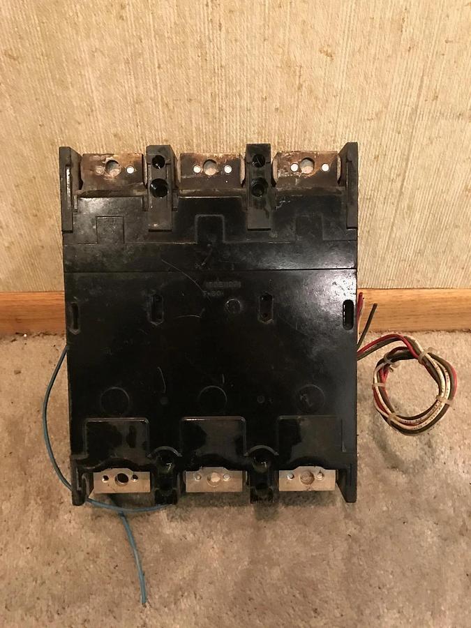 Used 450 Amp General Electric Circuit Breaker | 3 Pole, 60Hz