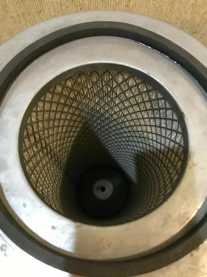 Fleetguard AF-947 Air Filter (View Pictures Before Buying)