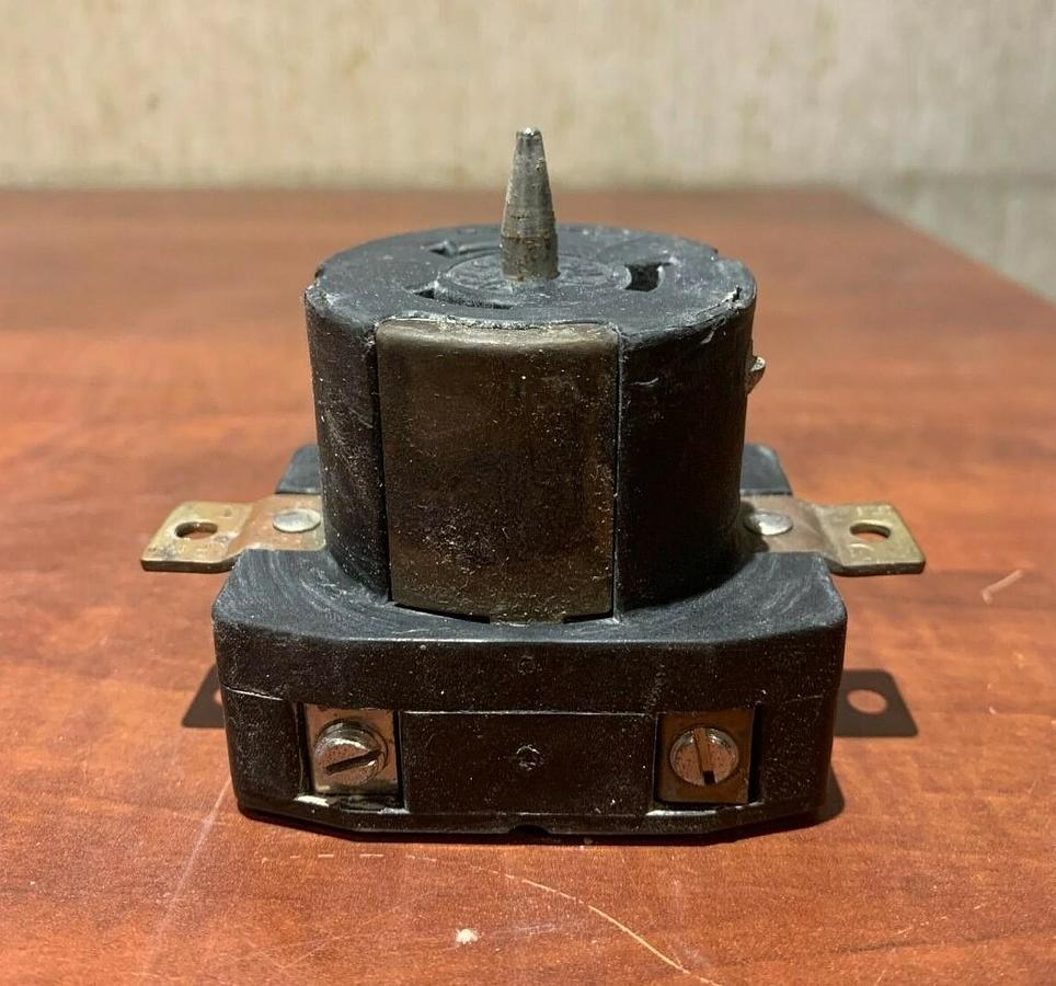 Used Magnum Power Generac Twist Lock Receptacle 240V 50A MMG35FHD | P/N: 18089