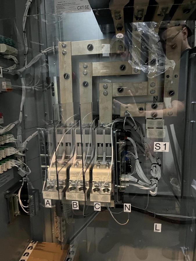 Used Cummins CXTSE Automatic Transfer Switch 400A 480V - D22M067341