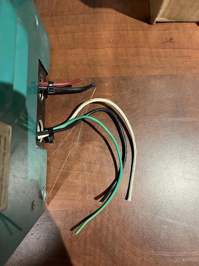 Used Used Cummins 24V Battery Float Charger P/N: 305-0813-01 (Gauges Stuck)