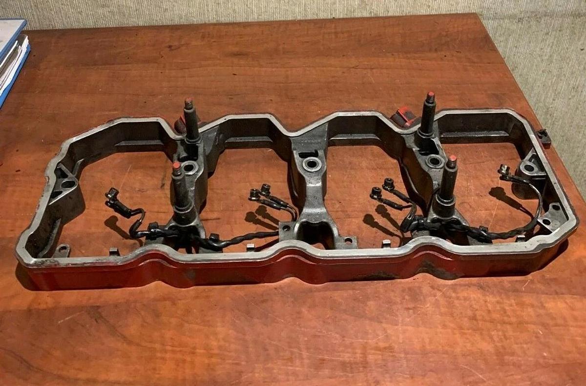 Used Used Genuine OEM Cummins QSB5 4.5L Rocker Lever Housing | P/N: 4938660