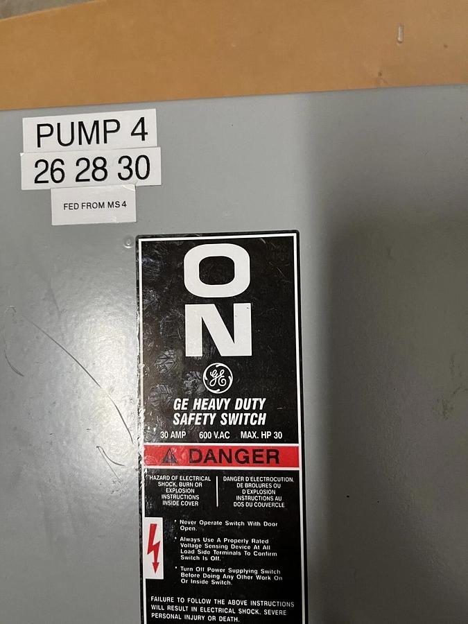 Used Used 30 Amp 600V GE Disconnect Switch - THN3361J Model 11