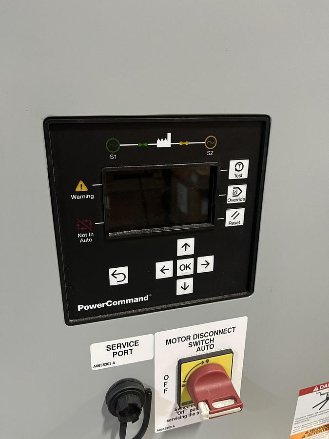 40 Amp 240VAC Cummins CXSB8 Spec. A Automatic Transfer Switch - S/N: D23M225886