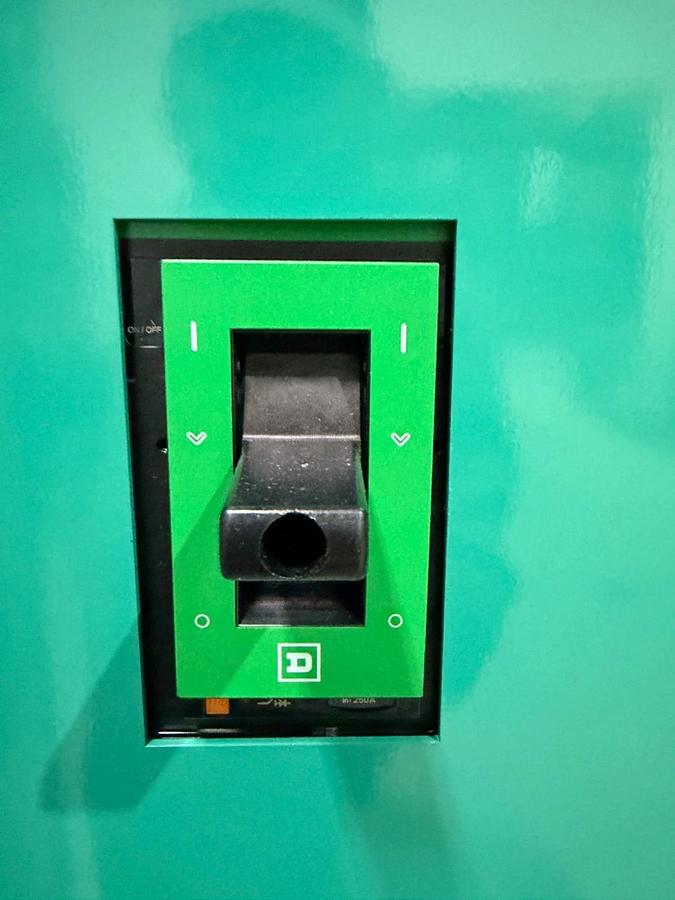 225 Amp 240V Cummins OTECSEB Automatic Transfer Switch - J23M283004