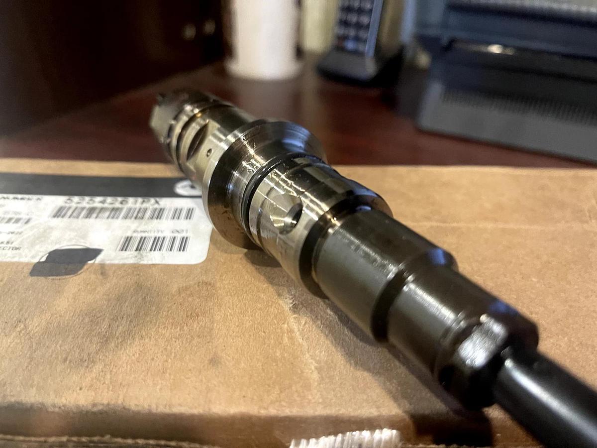 Used Cummins Fuel Injector CORE 5254261PX | FOR PARTS NOT WORKING