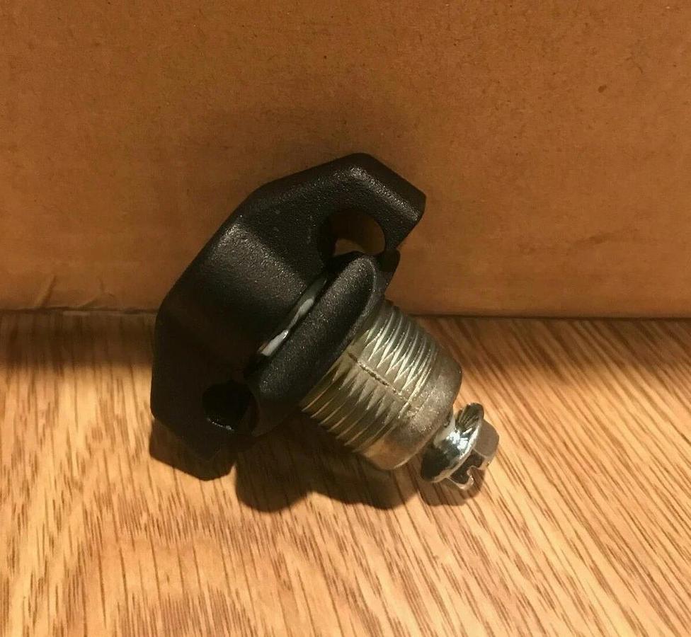 Used Padlockable Wing Knob Quarter Turn Door Latch for Cummins Generators