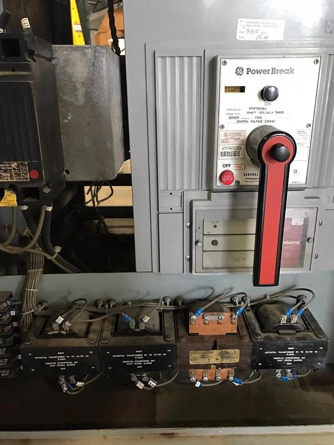 Used 2500 Amp General Electric Circuit Breaker w/ CAT Breaker Box Housing S/N: V78429