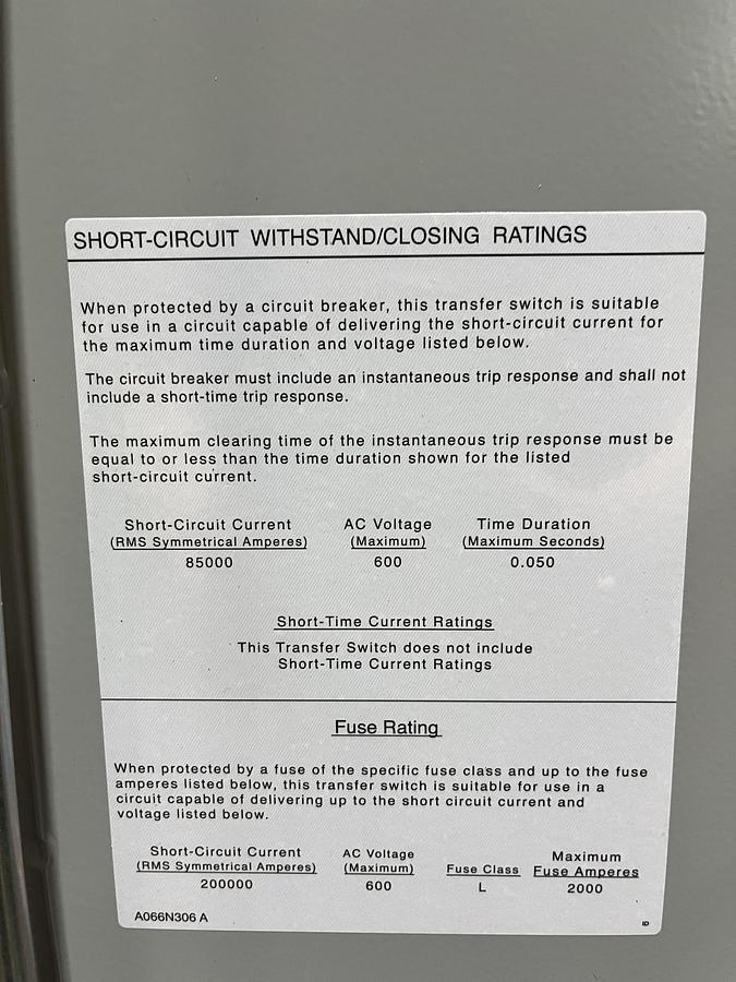 800 Amp 240VAC Cummins CXTD8 Spec. A Automatic Transfer Switch - S/N: F23M236180