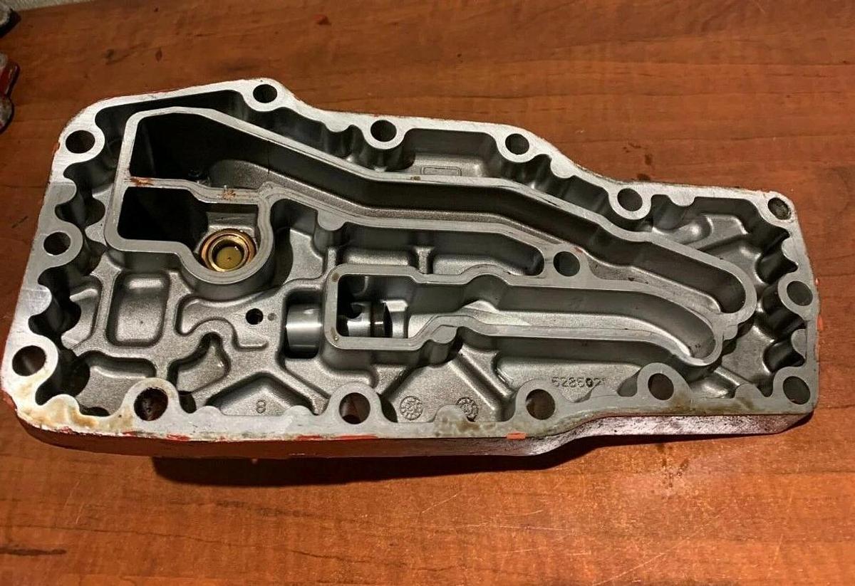 Used Used Genuine OEM Cummins Oil Filter Cooler Housing QSB5 4.5L C100D6R | 5285021