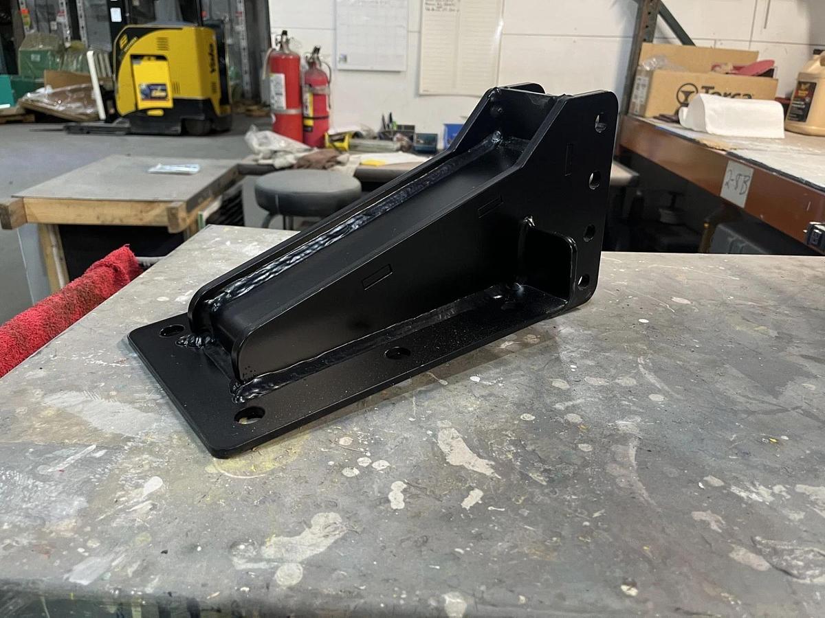Used Hitch Mounting Plate for Cummins / MMDI Trailers - P/N: A053P590