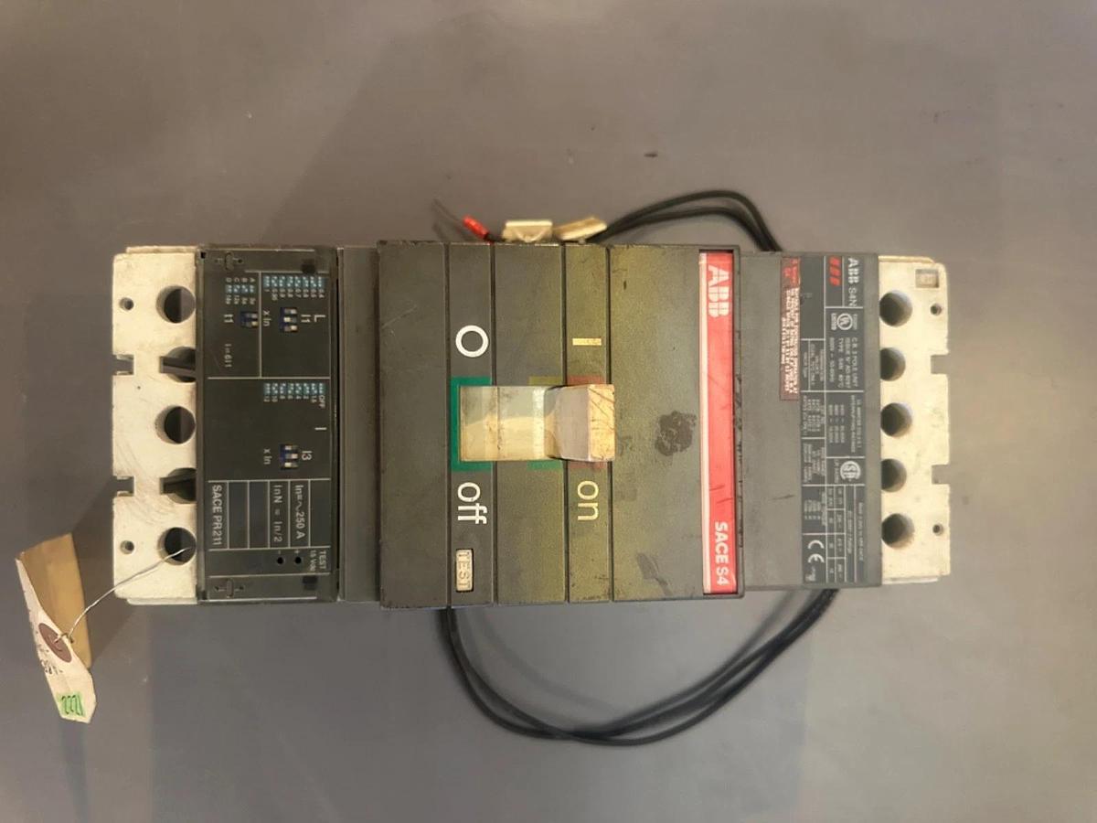 Used ABB SACE S4N 250 Amp Circuit Breaker - AL91264036