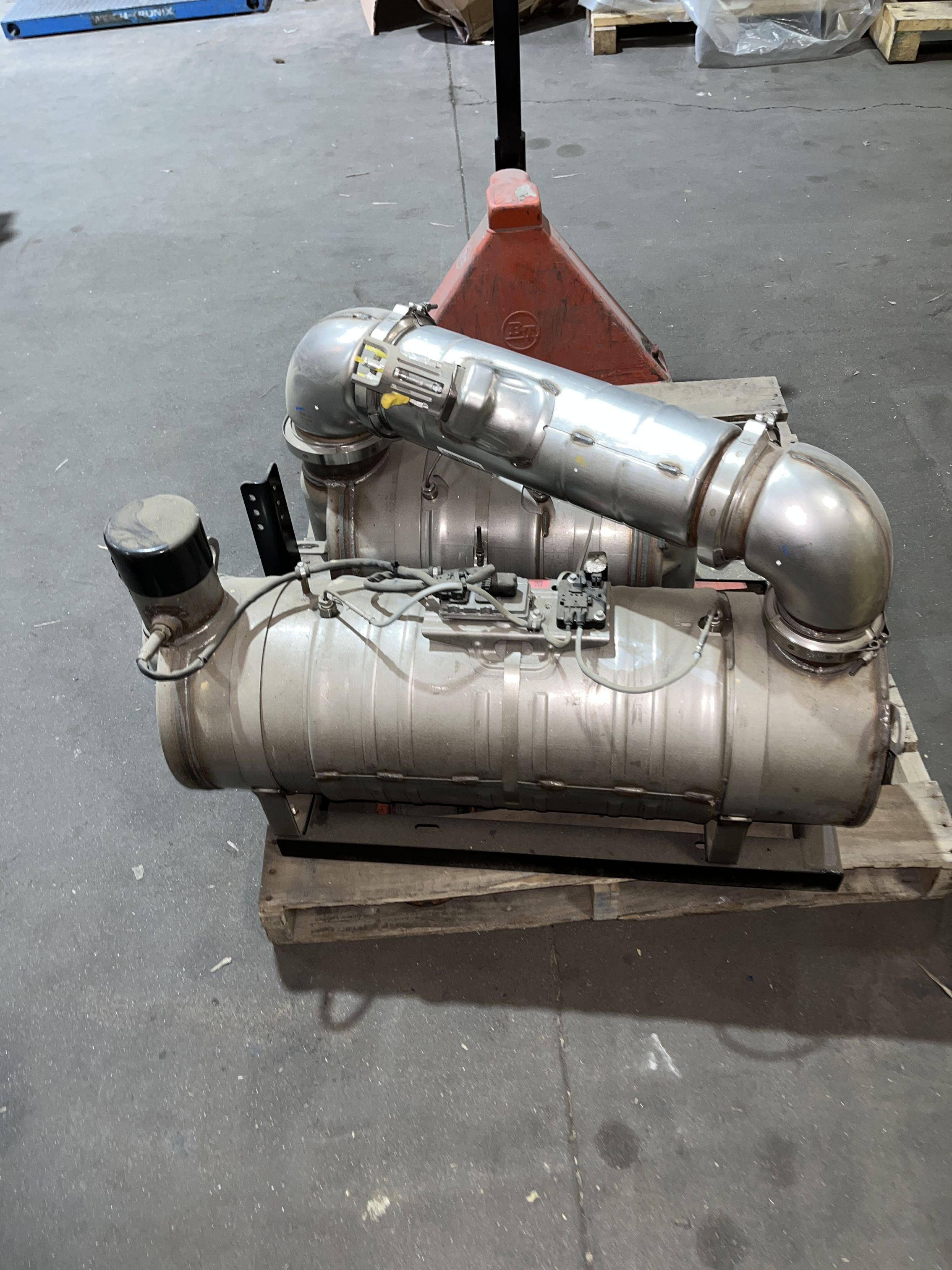 New Cummins Aftertreatment Device Kit - P/N: A052S011 / A047V600 / A048Y173