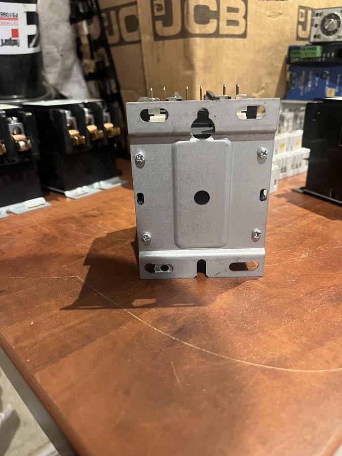 Used Used Heartland Controls 120VAC HCCY3XT06CJ