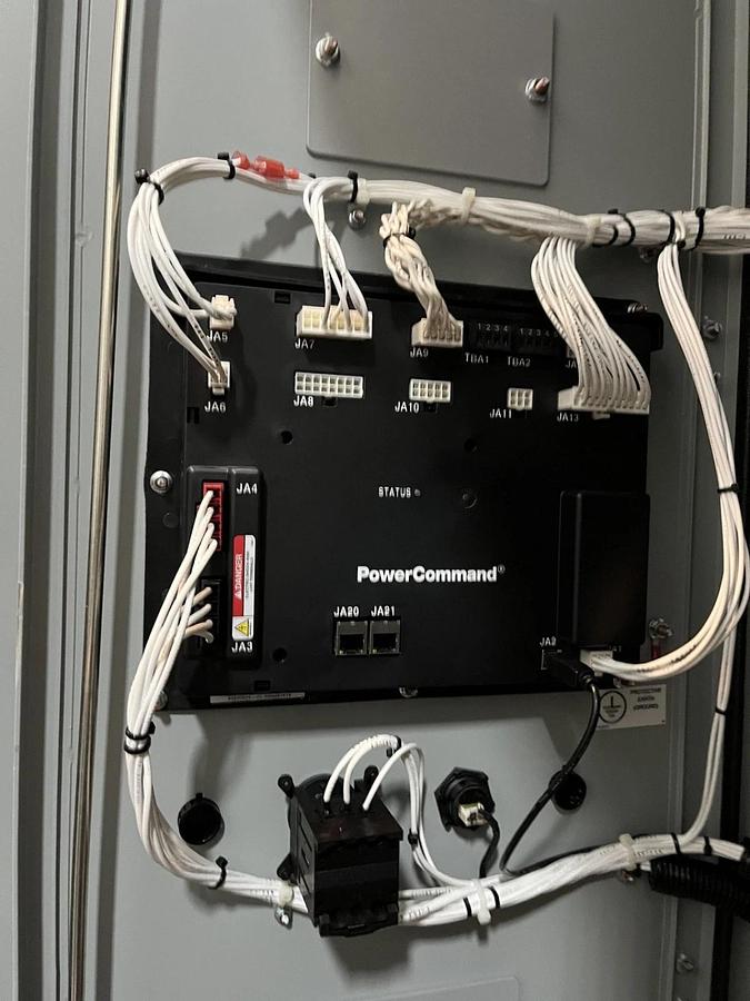 Used Cummins CXTSE Automatic Transfer Switch 400A 480V - D22M067341