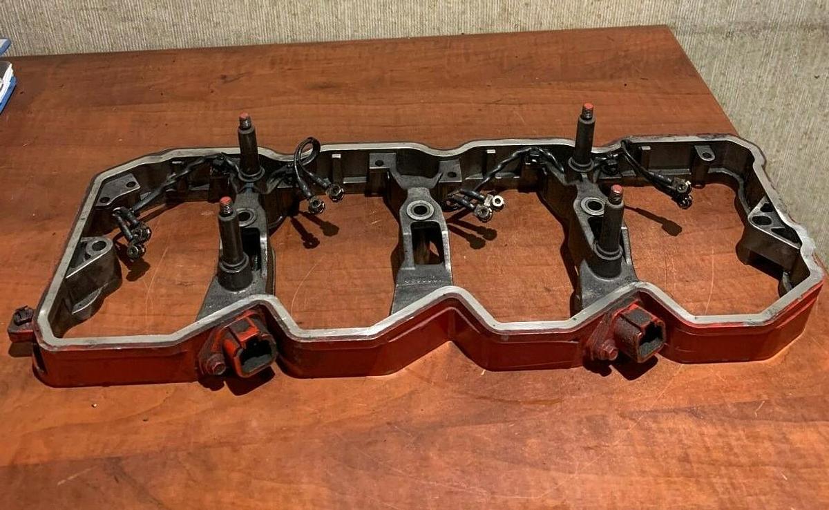 Used Used Genuine OEM Cummins QSB5 4.5L Rocker Lever Housing | P/N: 4938660