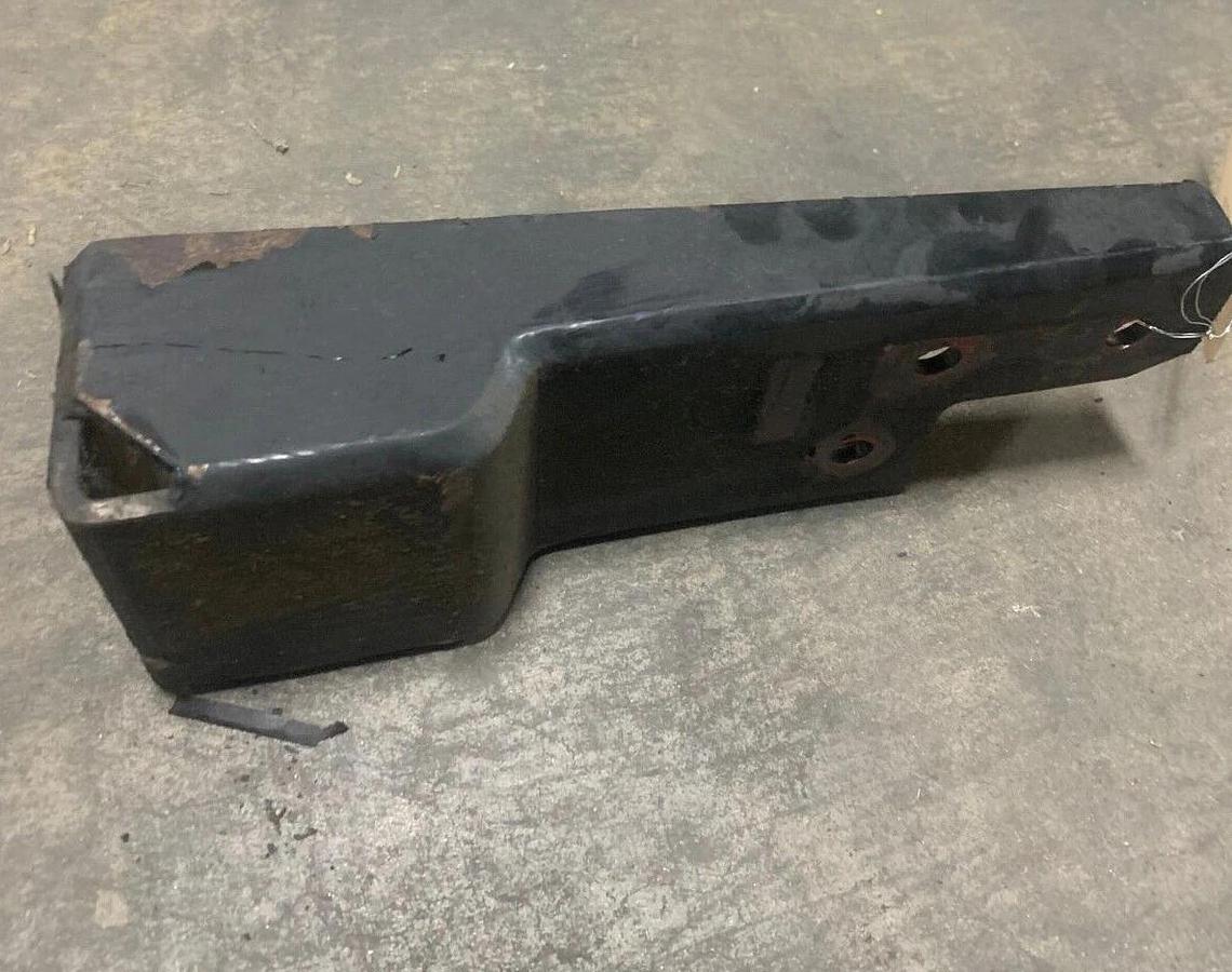 Used Used Genuine OEM Cummins LS Engine Mount C100D6R | P/N: A031B714