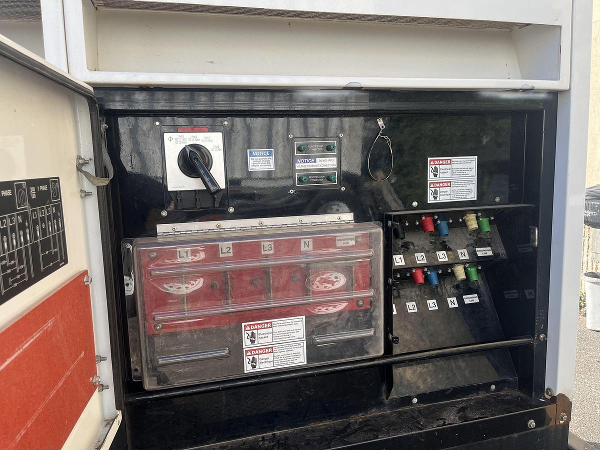 Used 200kW Cummins C200D2RE Spec. D Mobile Diesel Generator - S/N: D180351622 (New Engine!)
