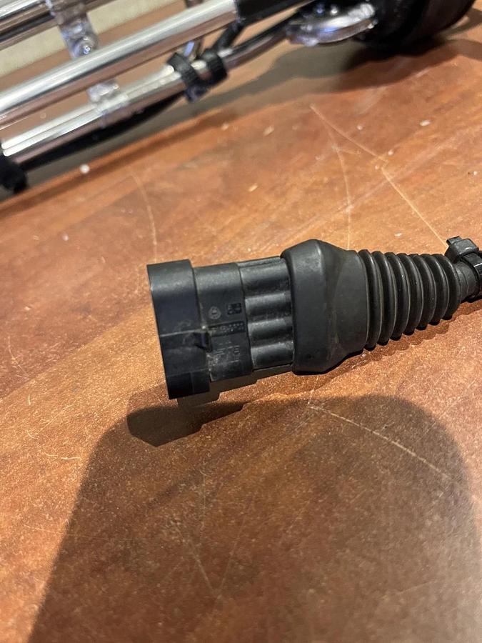 Used Used Cummins DEF Diesel Exhaust Fluid Tank Header Unit