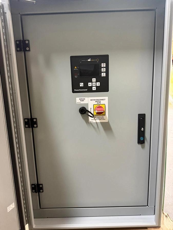 225A 240V Cummins CXSB8 Automatic Transfer Switch - D23M225736
