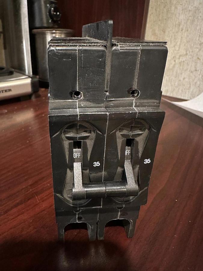 Airpax 35 Amp Circuit Breaker I Cummins P/N: 0320-1689-55