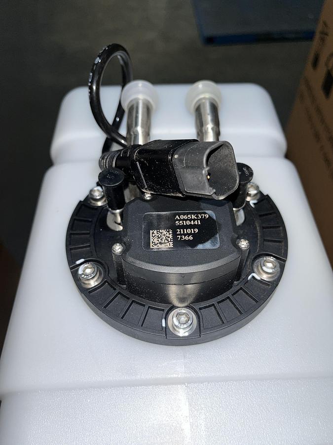 New Cummins 10 Gallon DEF Diesel Exhaust Fluid Tank - P/N: A065P852 / 5510549