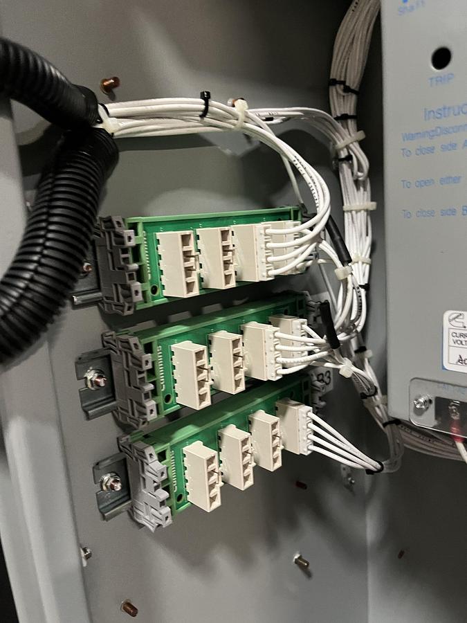 40 Amp 240VAC Cummins CXSB8 Spec. A Automatic Transfer Switch - S/N: D23M225886